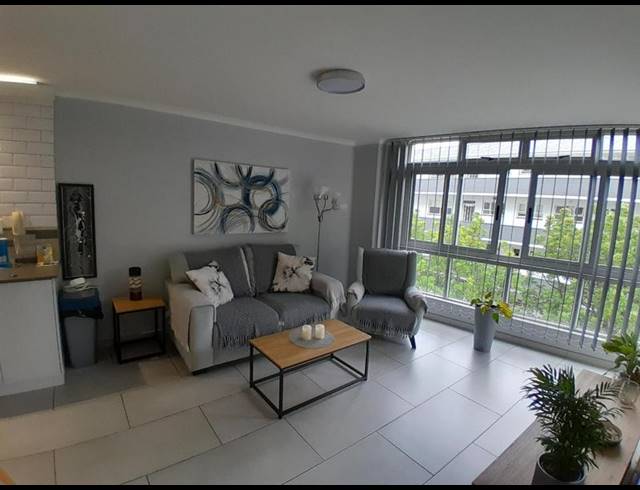 2 BEDROOM PROPERTY TO RENT IN SEA POINT